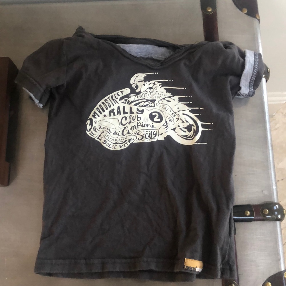 Soft and light weight tee size 104